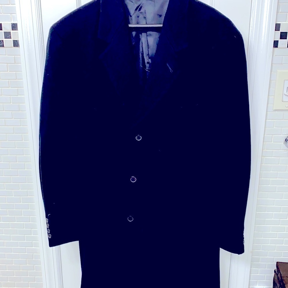💯 wool black mens overcoat. Size 44R . Like New !